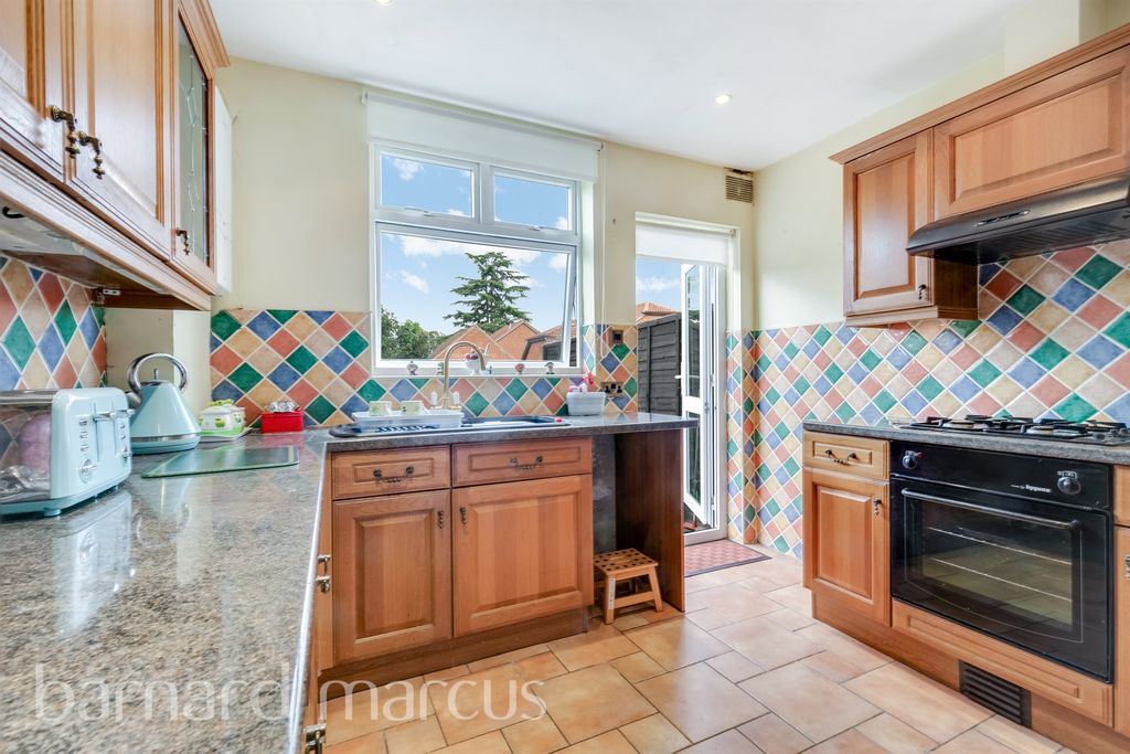 Property photo 3 of 11
