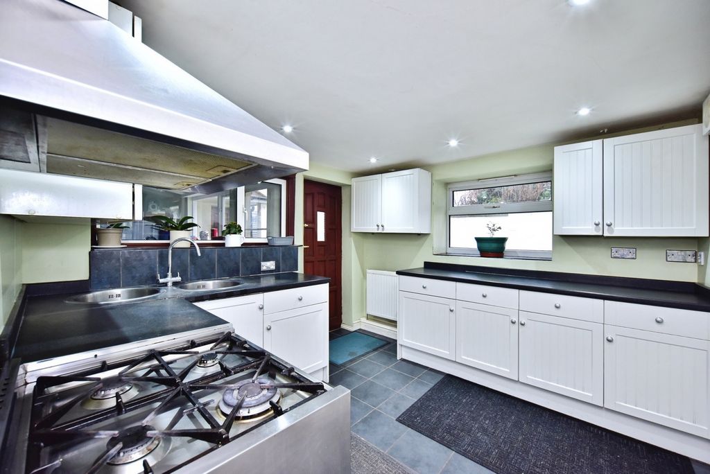 Property photo 3 of 20 Pbox-Img.Jpg