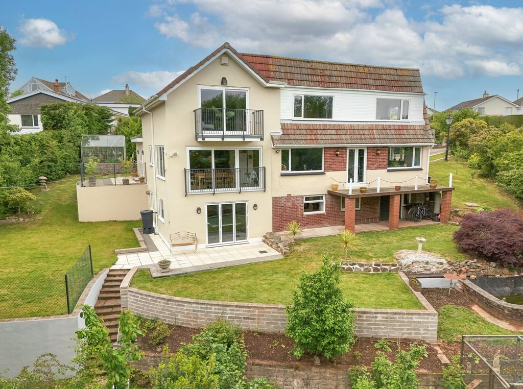 Property photo 1 of 34