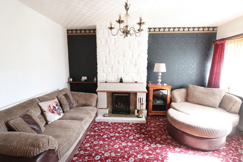 Property photo 3 of 14 Lounge