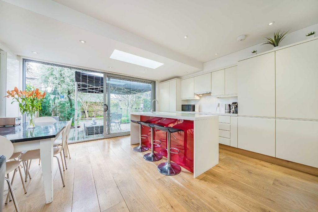 Property photo 3 of 7