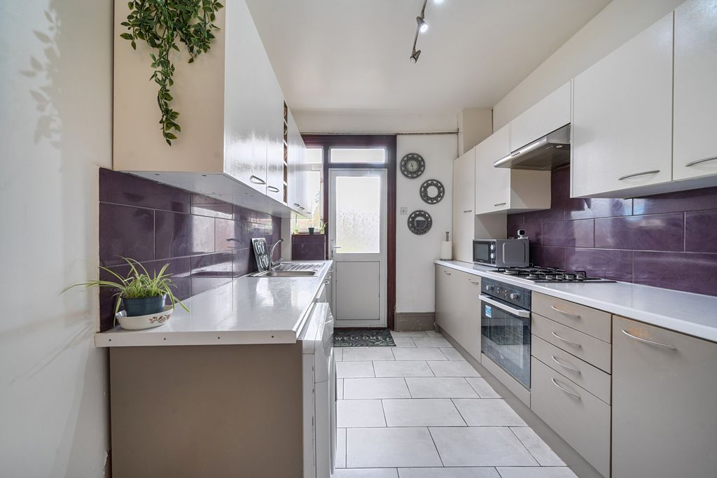 Property photo 3 of 16 1408355-11-69984c...