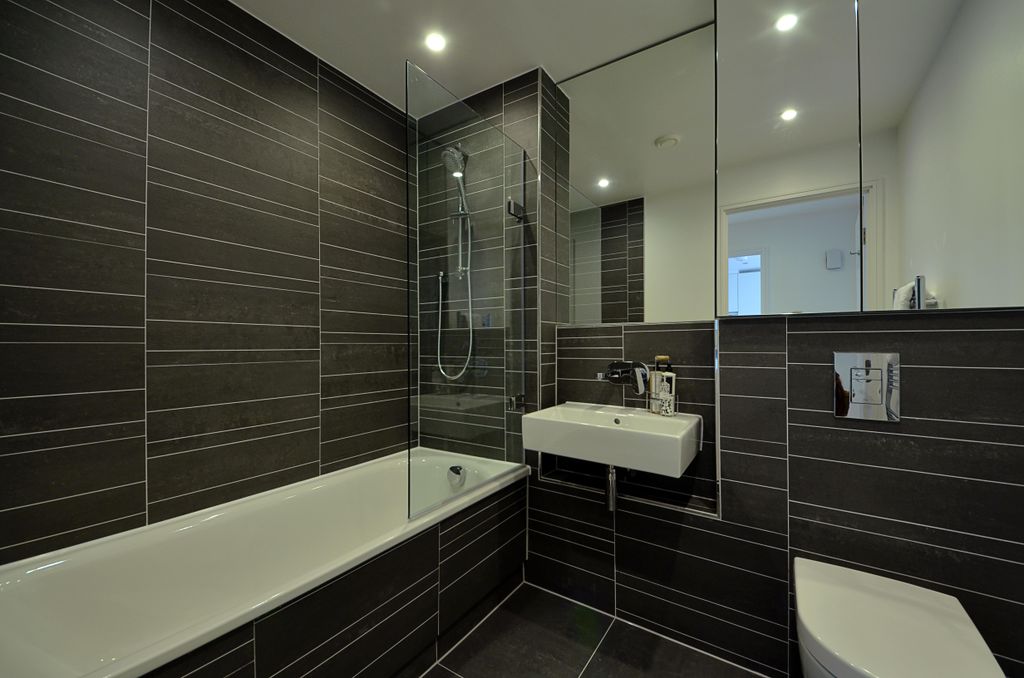 Property photo 3 of 7 Bathroom