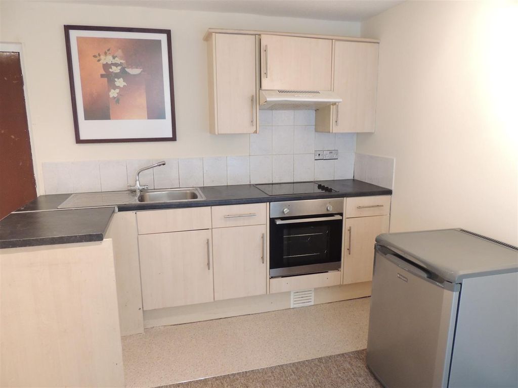 Property photo 3 of 7 Open Plan Lounge/Kitchen