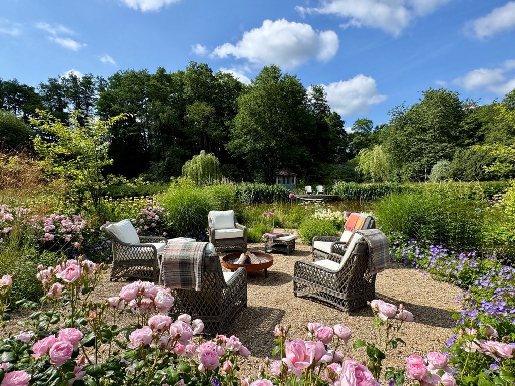 Property photo 3 of 25 Gardens