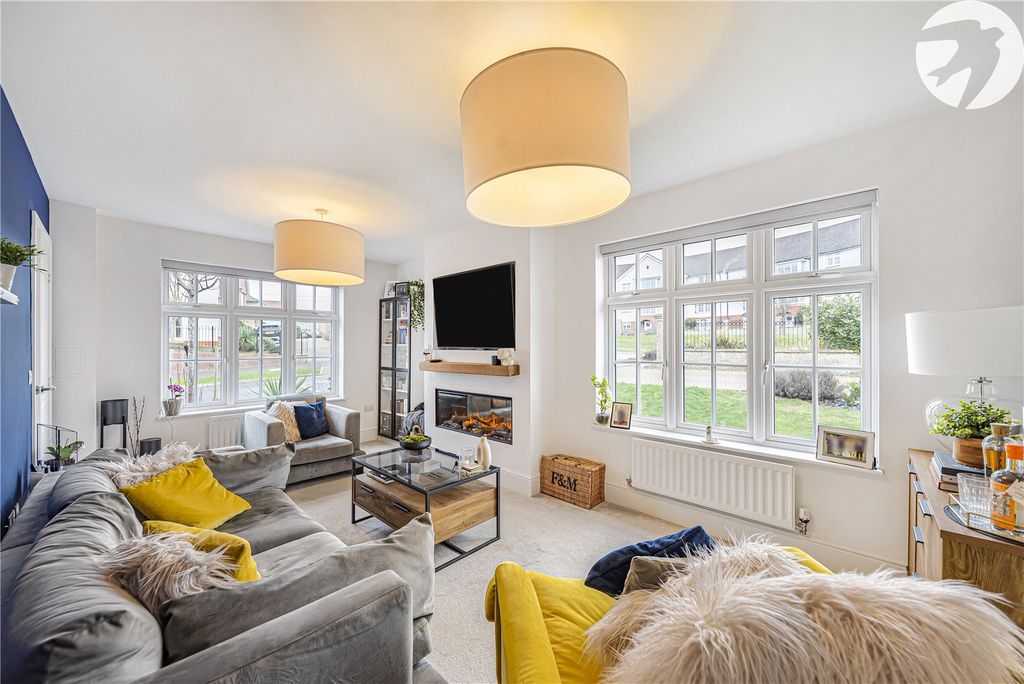 Property photo 2 of 31 Lounge