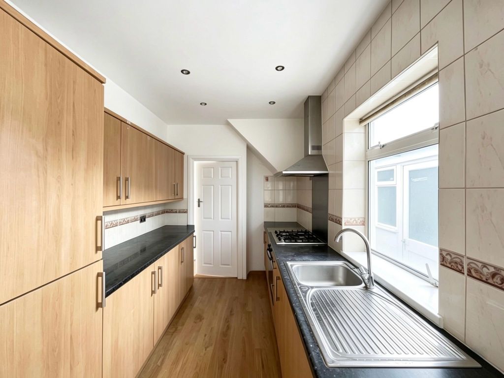 Property photo 3 of 11 1 Weston Drive, Stanmore, Ha7 2Ex (3)