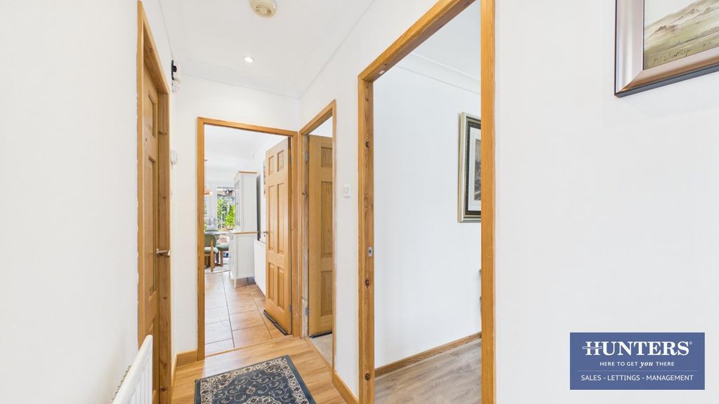Property photo 2 of 18 Hallway