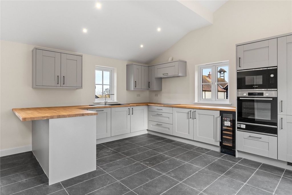 Property photo 2 of 15 Picture No. 04