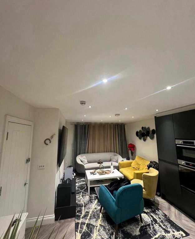 Property photo 2 of 6