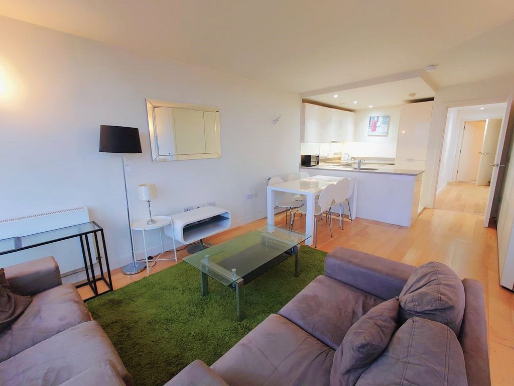Property photo 3 of 11 Lounge