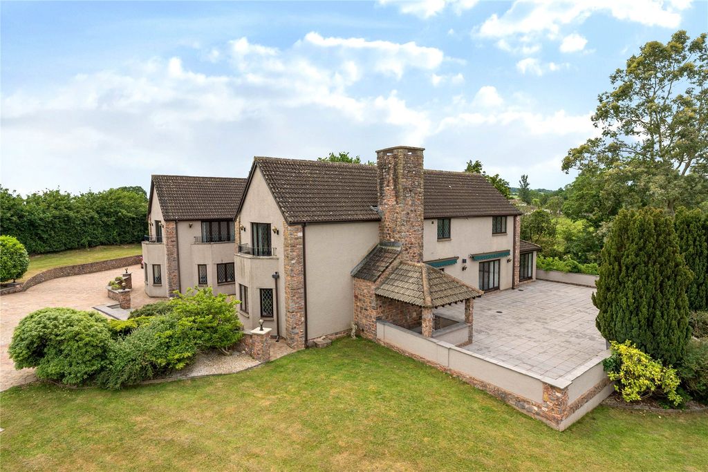 4 bed detached house for saleCullompton, Devon EX15 photo 2