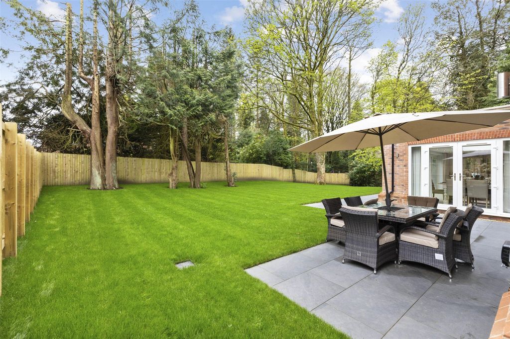 Property photo 2 of 16 No.6 Hudson Gardens