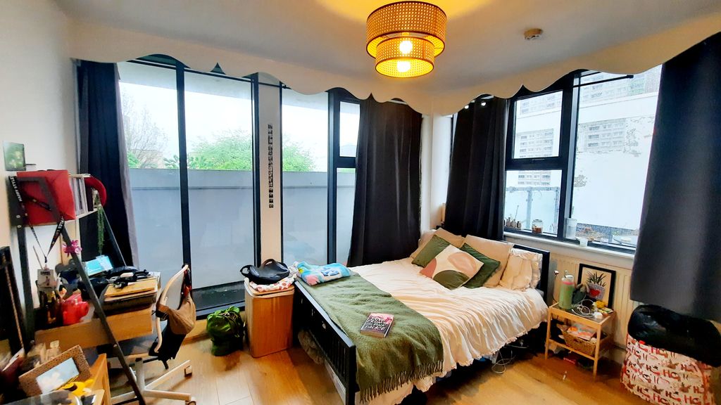 Property photo 1 of 10 Bedroom