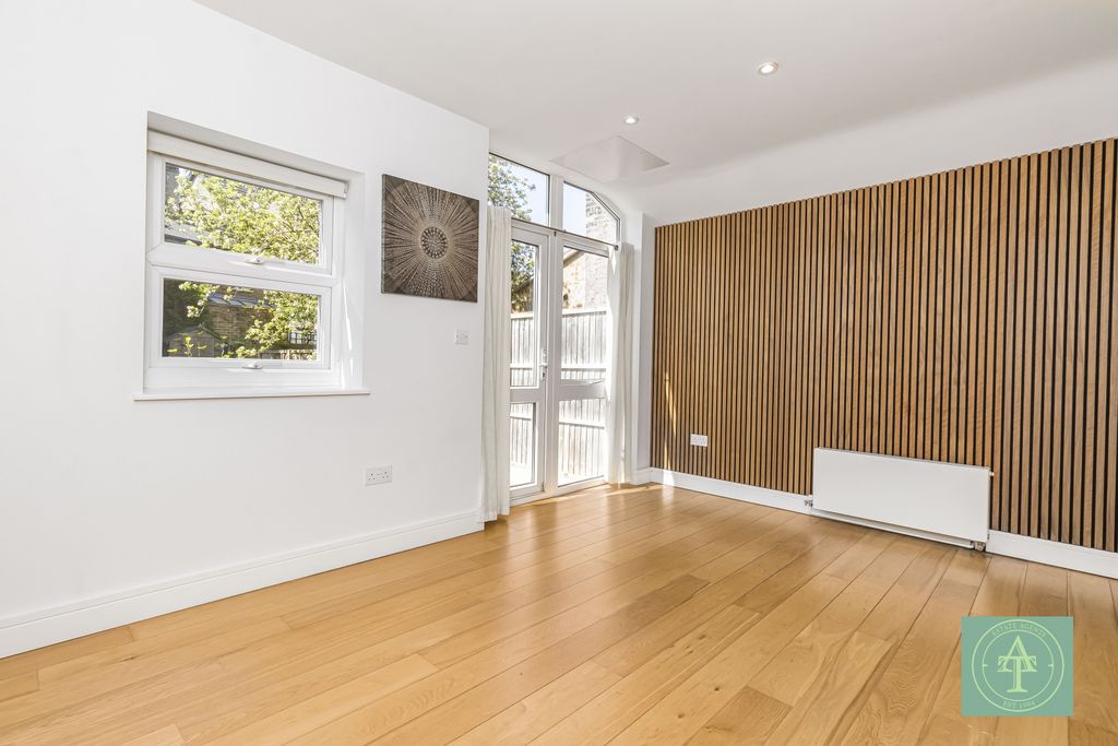 Property photo 2 of 19 Gallery