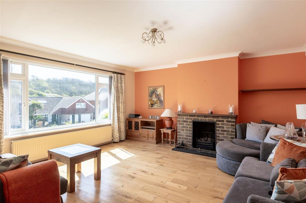 Property photo 2 of 23