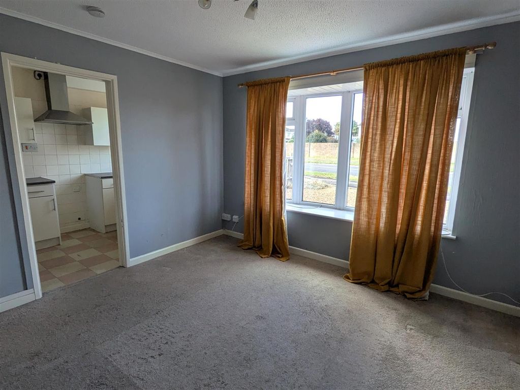 Property photo 2 of 15 Lounge 2.Jpg