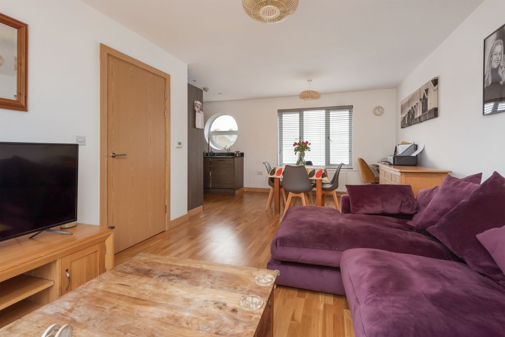 Property photo 3 of 13 Lounge/Dining Area