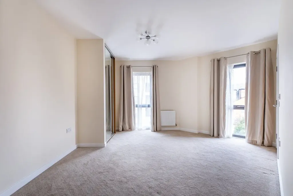 Property photo 2 of 9 Bedroom