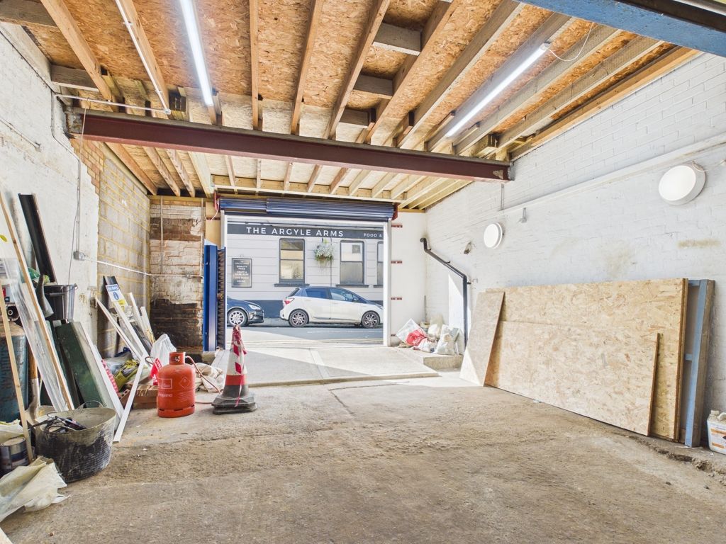 Property photo 3 of 11 Photo 8