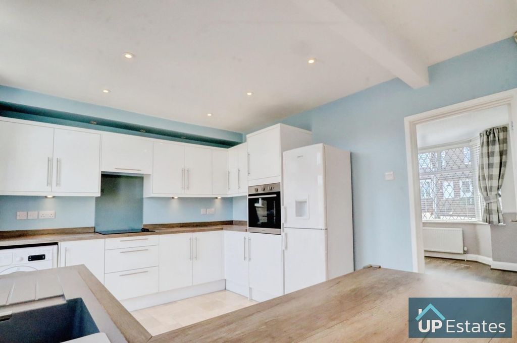 Property photo 2 of 12 Kitchen