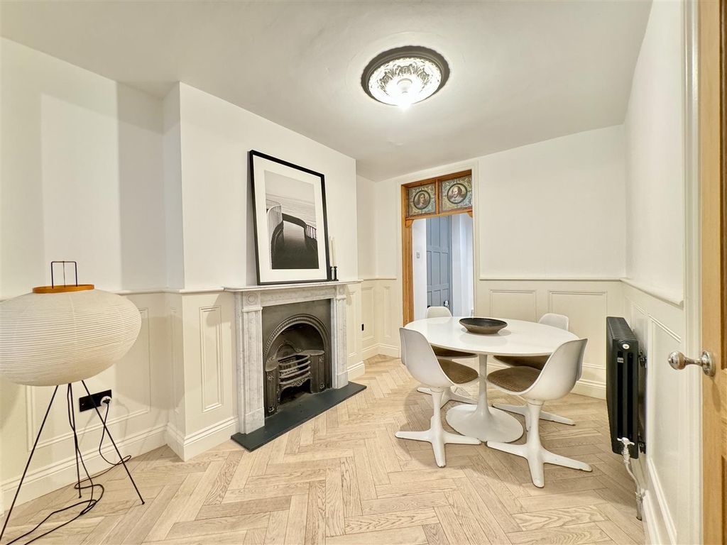 Property photo 3 of 34
