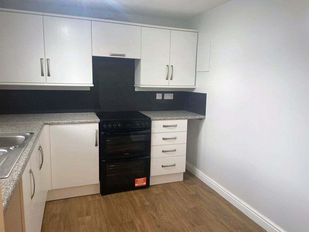 Property photo 2 of 9 Kitchen