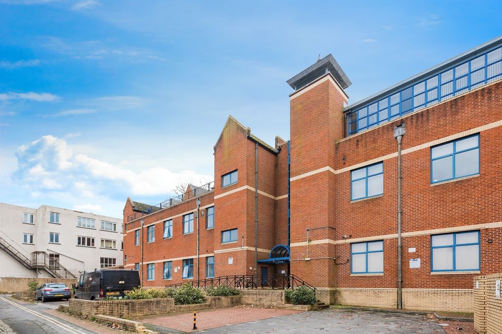 Property photo 1 of 10