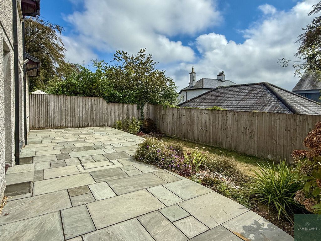 Property photo 3 of 19
