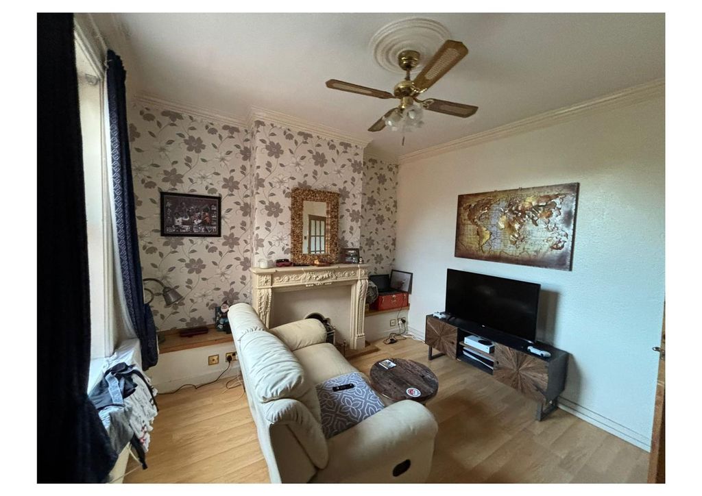 Property photo 1 of 8 Flat 345A, Stockfield Road Inspection November 202