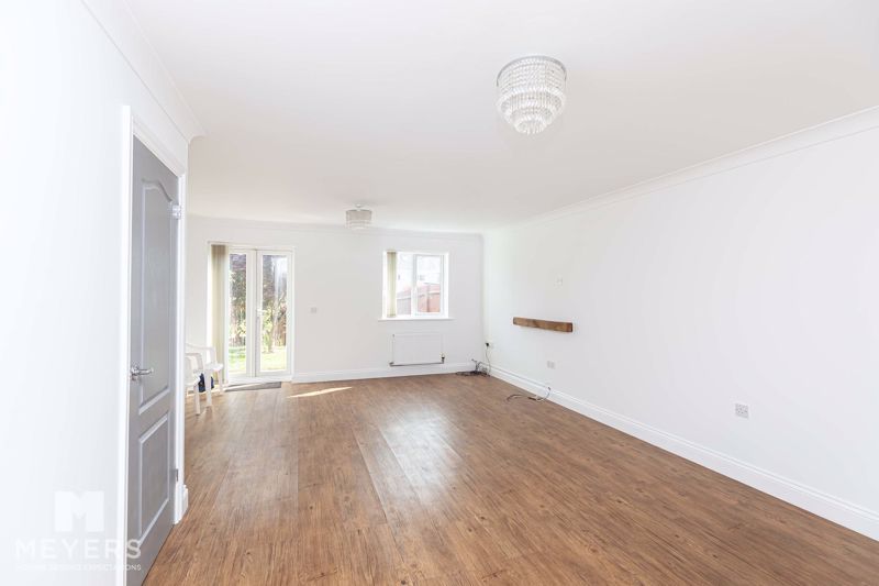 Property photo 2 of 13 Photo 8