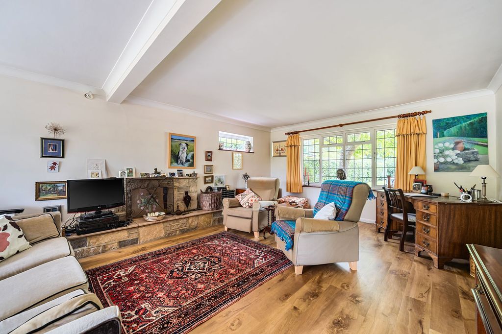 Property photo 2 of 21 Living Room