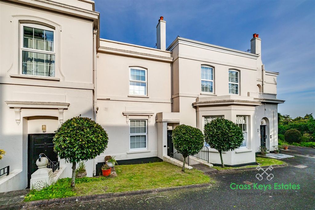 Property photo 2 of 17 Stoke