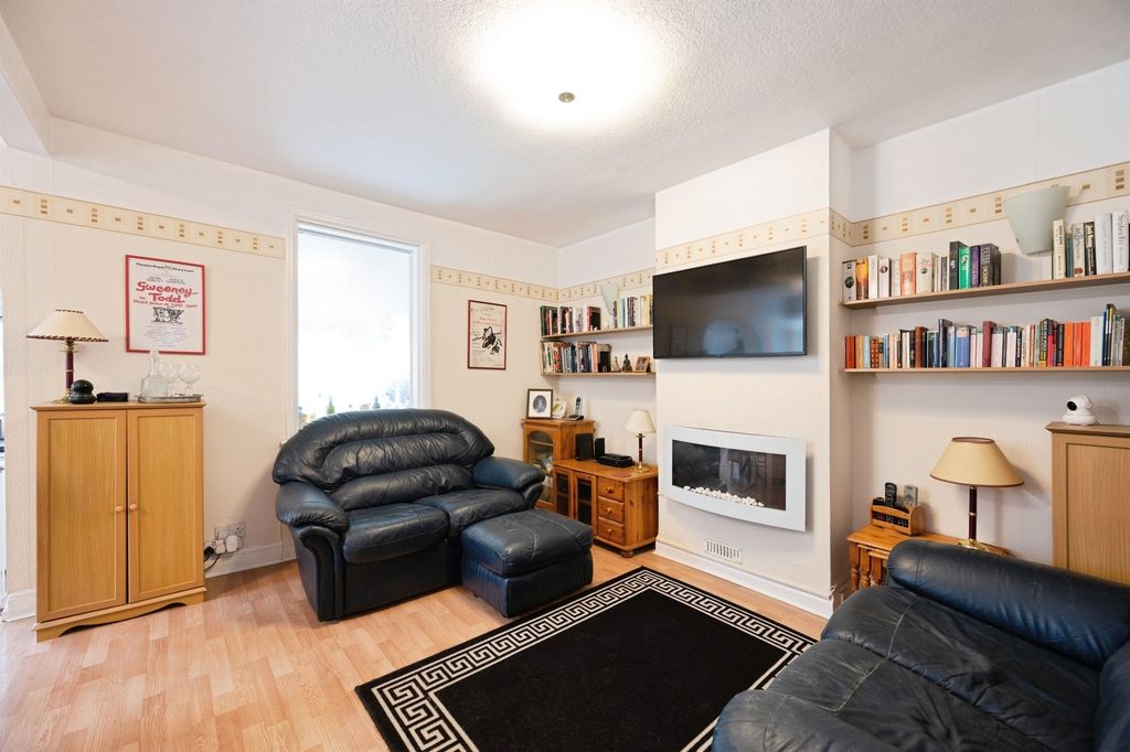 Property photo 2 of 17