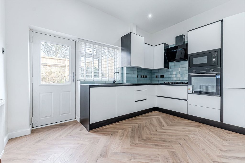 Property photo 1 of 11 Dining Kitchen