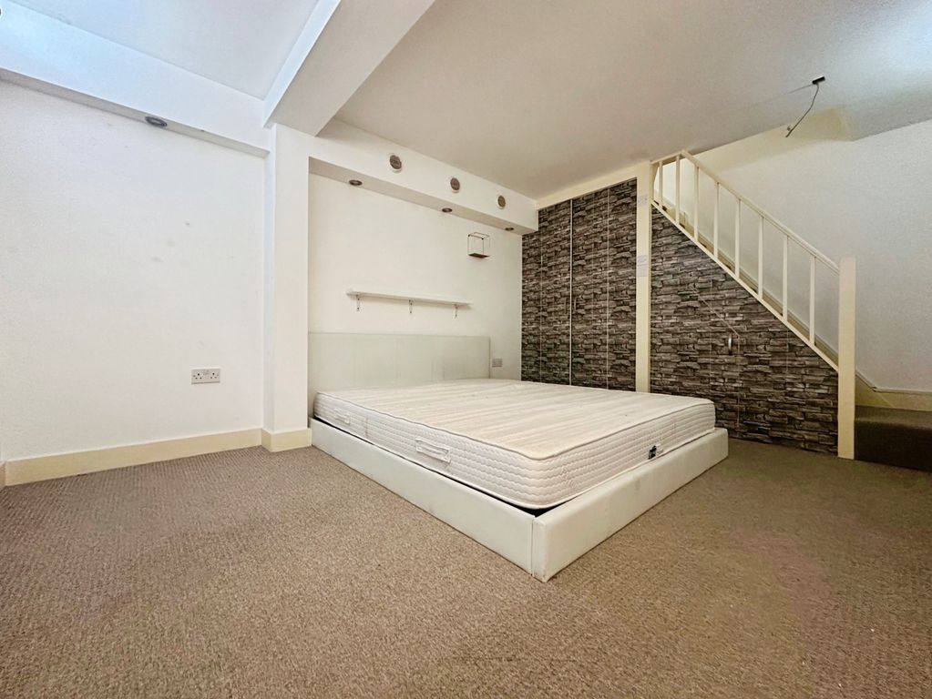 Property photo 3 of 6 Pbox-Img.Jpg