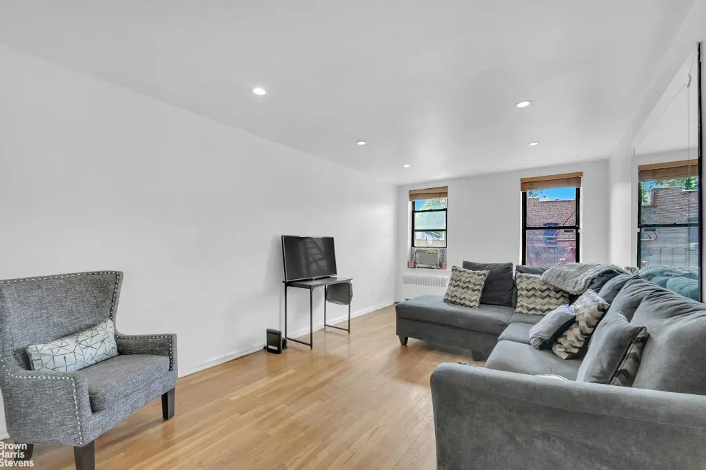 Property photo 3 of 8 <Alttext/>