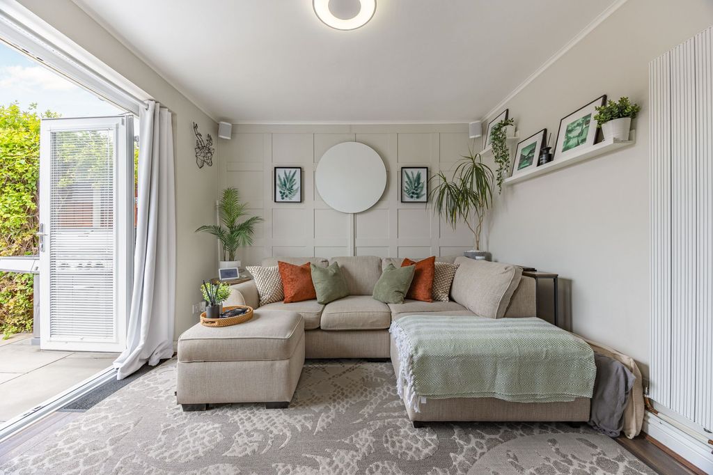 Property photo 2 of 27