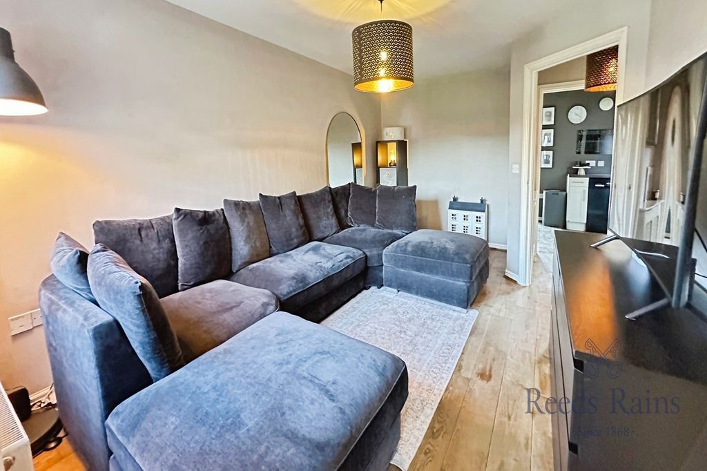 Property photo 2 of 19 Lounge