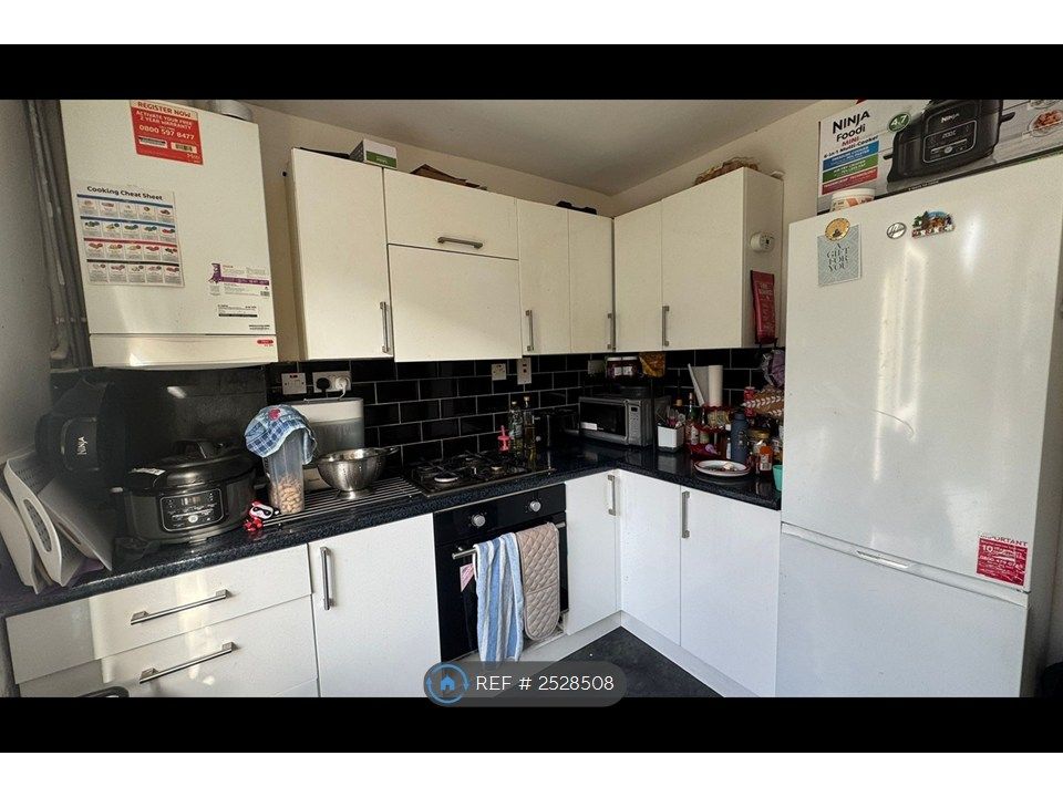 Property photo 3 of 18 Kitchen Current