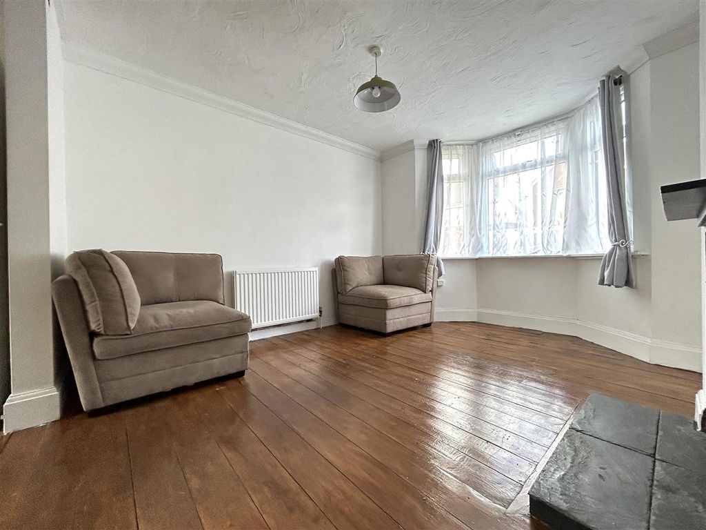 Property photo 3 of 10 Lounnge/Dining Room