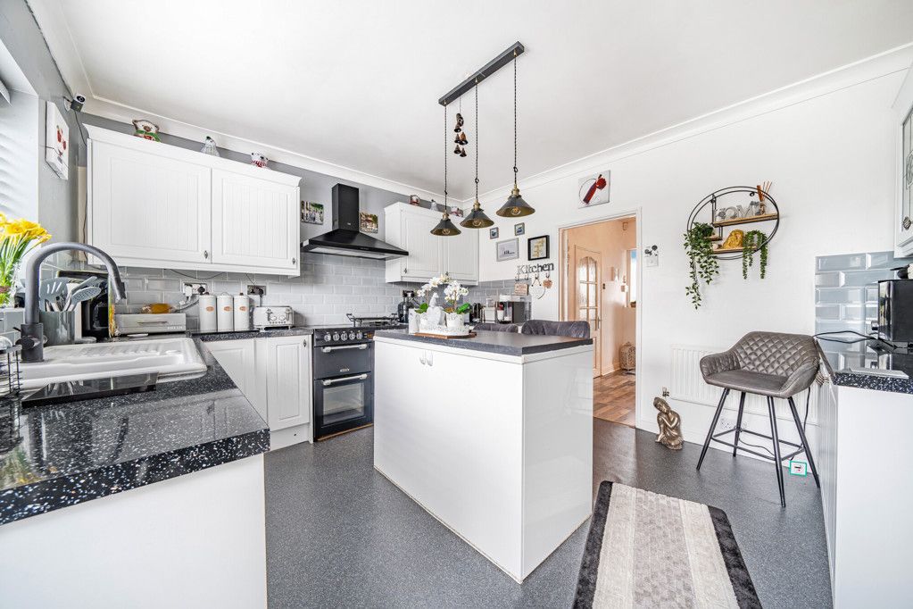 Property photo 3 of 16 Kitchen