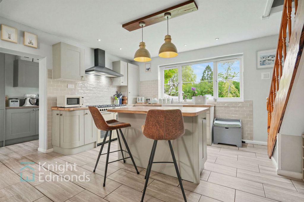 Property photo 2 of 29 Kitchen