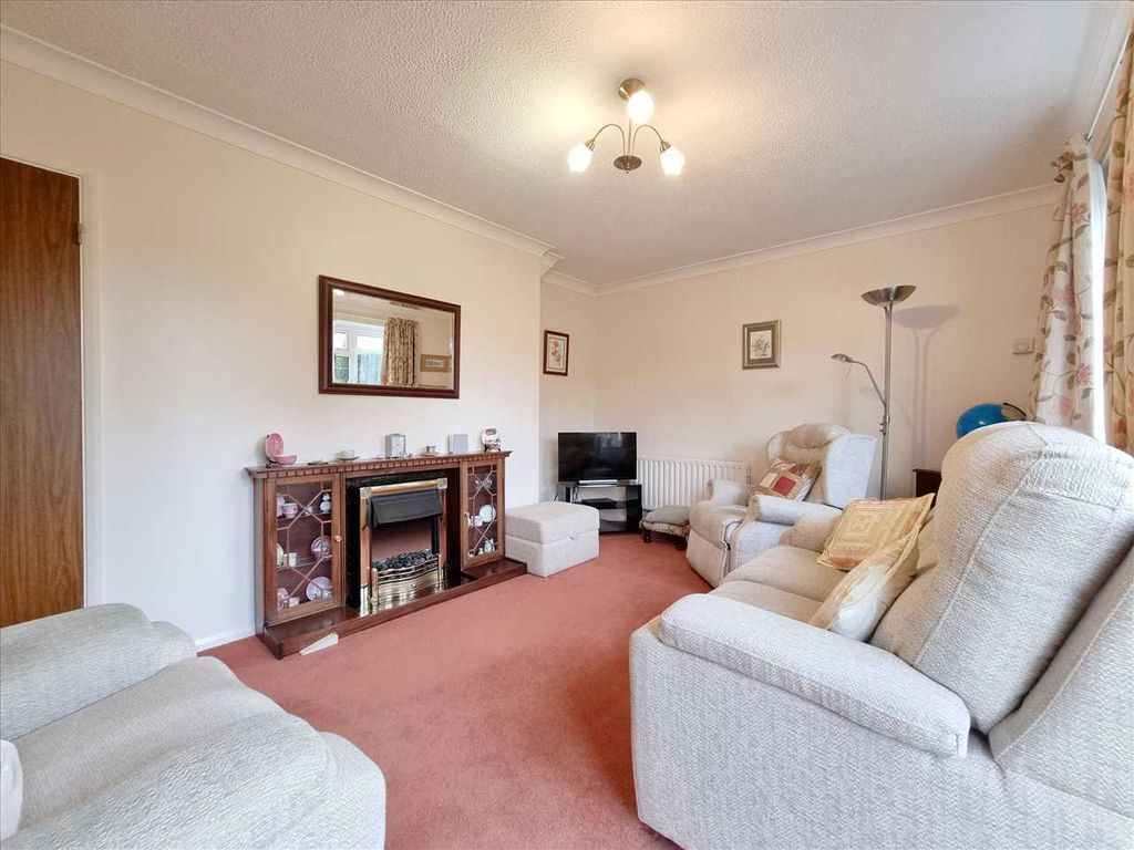 Property photo 3 of 12 Lounge;