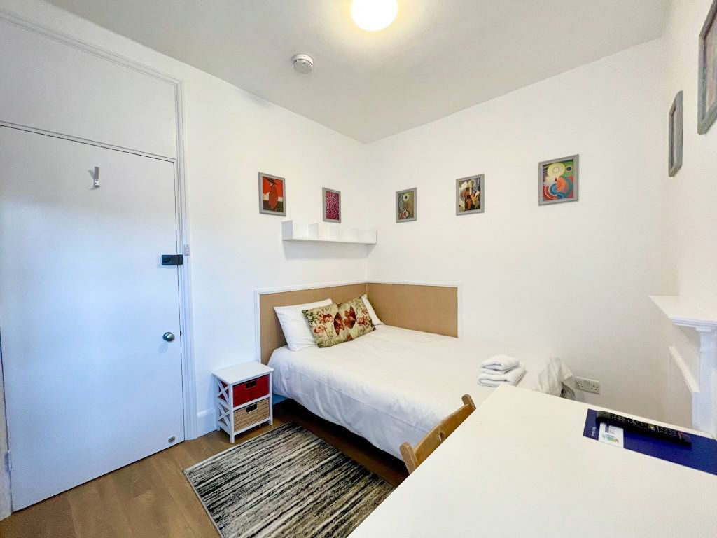 Property photo 3 of 6 Gallery