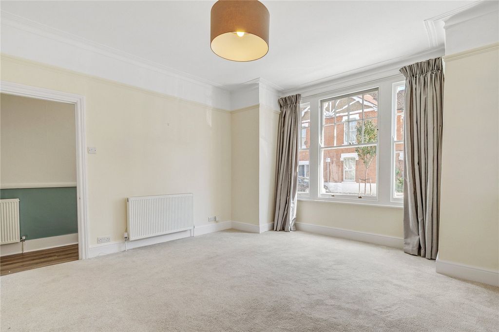 Property photo 2 of 10 Picture No. 12
