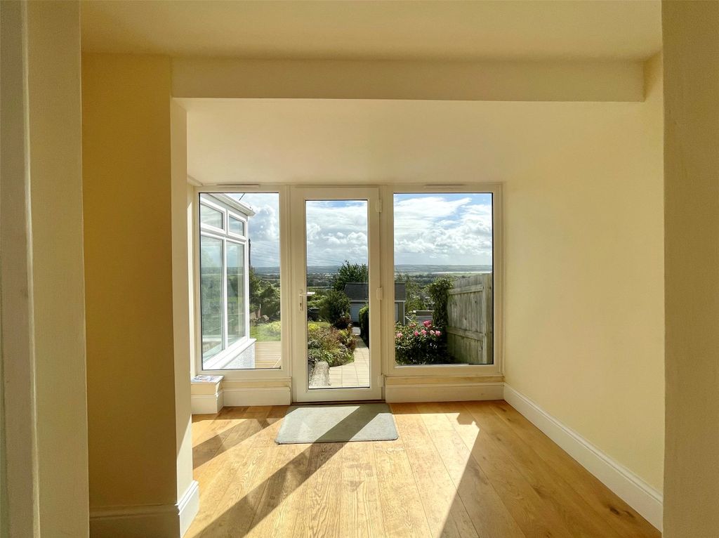 Property photo 2 of 15 Entrance Porch