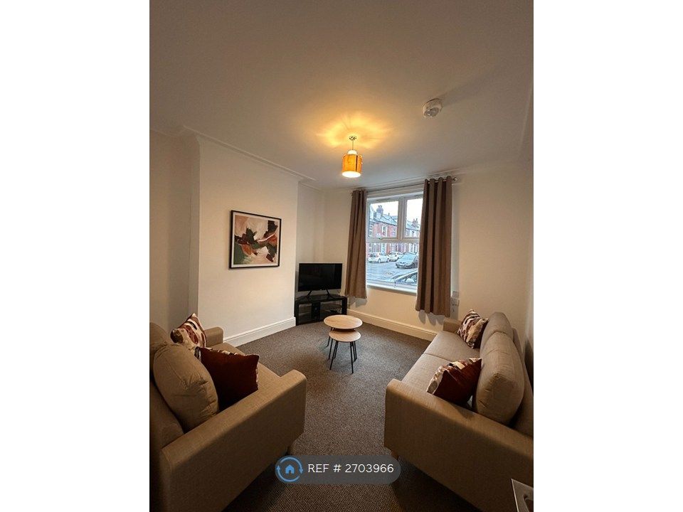 Property photo 1 of 8 Living Room