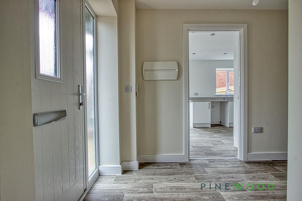 Property photo 3 of 21 Hallway