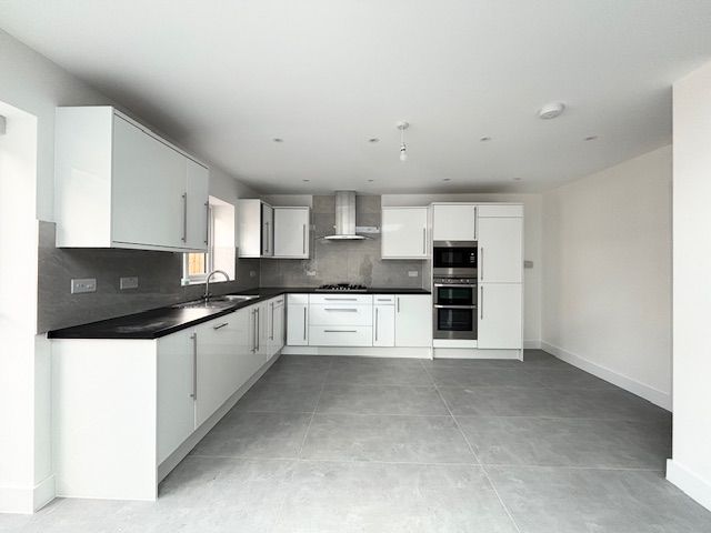 Property photo 2 of 17 Image